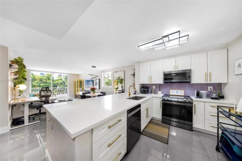 Copropriété à louer à Miami Beach, Floride: 2 chambres, 98.94 m2 № 1964943 - photo 10