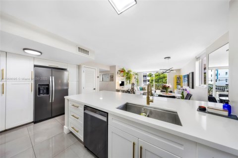 Copropriété à louer à Miami Beach, Floride: 2 chambres, 98.94 m2 № 1964943 - photo 12