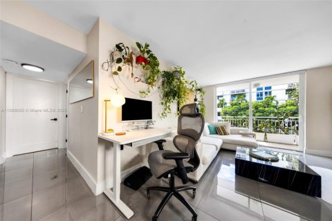 Copropriété à louer à Miami Beach, Floride: 2 chambres, 98.94 m2 № 1964943 - photo 13