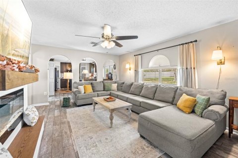 Villa ou maison à vendre à Weeki Wachee, Floride: 5 chambres, 206.43 m2 № 2389165 - photo 6