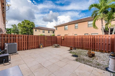 Adosado en venta en Miami, Florida, 3 dormitorios, 154.78 m2 № 1986113 - foto 28