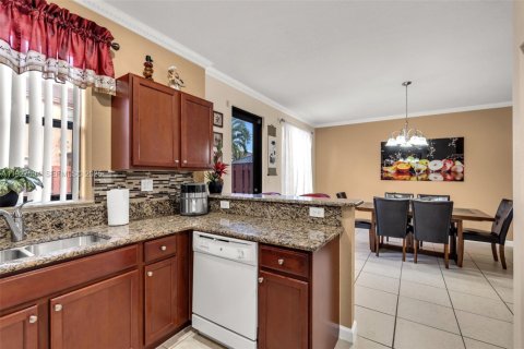 Adosado en venta en Miami, Florida, 3 dormitorios, 154.78 m2 № 1986113 - foto 12