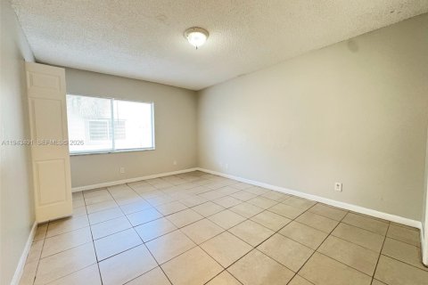 Condo in Lauderhill, Florida, 2 bedrooms  № 2000322 - photo 7