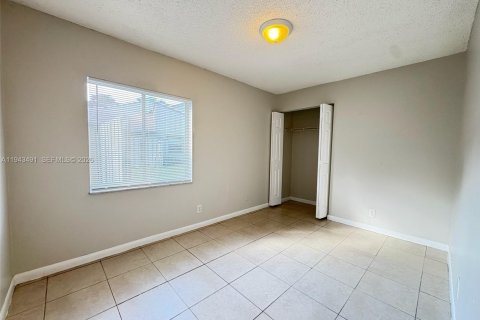 Condo in Lauderhill, Florida, 2 bedrooms  № 2000322 - photo 5