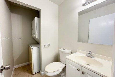 Condo in Lauderhill, Florida, 2 bedrooms  № 2000322 - photo 3
