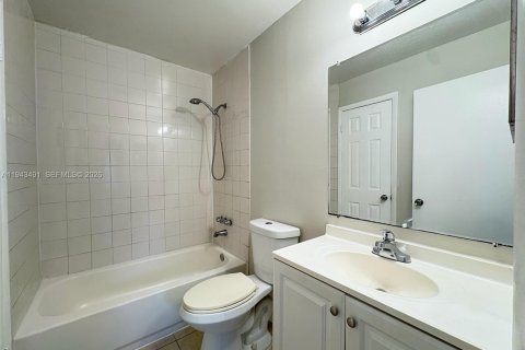 Condo in Lauderhill, Florida, 2 bedrooms  № 2000322 - photo 8