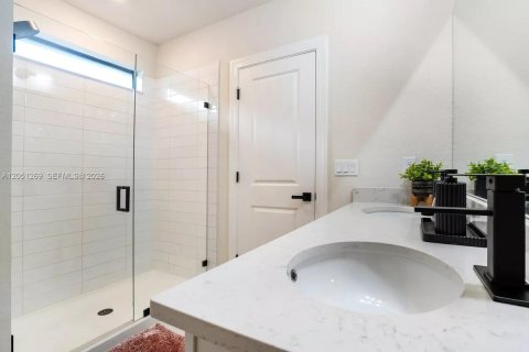 Villa ou maison à louer à Lauderdale Lakes, Floride: 4 chambres, 169.83 m2 № 2192867 - photo 12