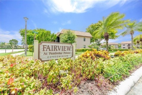 Condo in Pembroke Pines, Florida, 2 bedrooms  № 1924358 - photo 1
