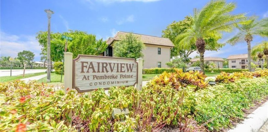 Condo in Pembroke Pines, Florida, 2 bedrooms  № 1924358