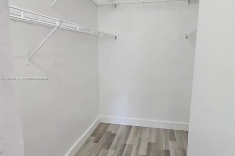 Condo in Pembroke Pines, Florida, 2 bedrooms  № 1924358 - photo 24