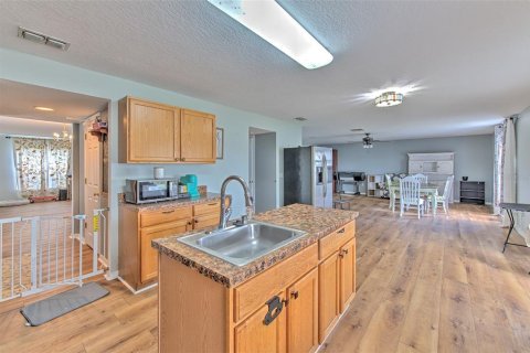 House in Eagle Lake, Florida 4 bedrooms, 283.35 sq.m. № 1901483 - photo 6