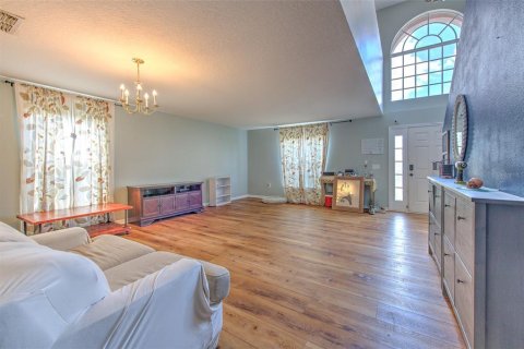 House in Eagle Lake, Florida 4 bedrooms, 283.35 sq.m. № 1901483 - photo 4