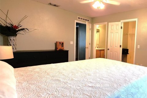 House in Eagle Lake, Florida 4 bedrooms, 283.35 sq.m. № 1901483 - photo 14