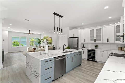 Adosado en venta en Tampa, Florida, 4 dormitorios, 189.33 m2 № 1851410 - foto 9