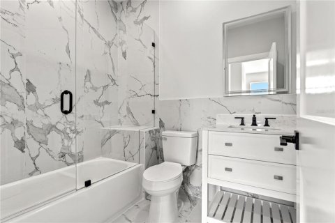 Adosado en venta en Tampa, Florida, 4 dormitorios, 189.33 m2 № 1851410 - foto 21