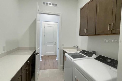 House in Lakewood Ranch, Florida 3 bedrooms, 260.87 sq.m. № 1887011 - photo 7