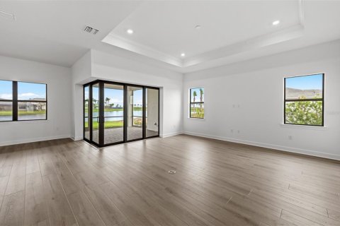 House in Lakewood Ranch, Florida 3 bedrooms, 260.87 sq.m. № 1887011 - photo 18