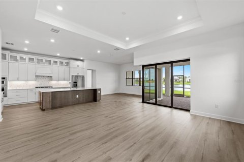 House in Lakewood Ranch, Florida 3 bedrooms, 260.87 sq.m. № 1887011 - photo 16