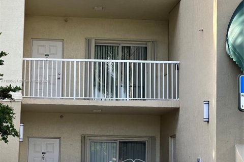 Снять в аренду кондоминиум в Дорал, Флорида 4 спальни, 181.16м2, № 1948501 - фото 8