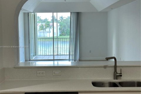 Снять в аренду кондоминиум в Дорал, Флорида 4 спальни, 181.16м2, № 1948501 - фото 25