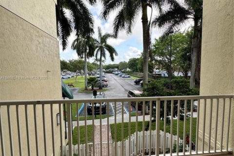 Снять в аренду кондоминиум в Дорал, Флорида 4 спальни, 181.16м2, № 1948501 - фото 12