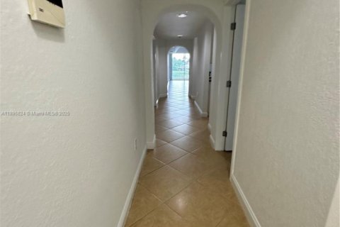 Снять в аренду кондоминиум в Дорал, Флорида 4 спальни, 181.16м2, № 1948501 - фото 20
