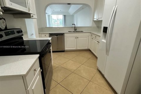 Снять в аренду кондоминиум в Дорал, Флорида 4 спальни, 181.16м2, № 1948501 - фото 23