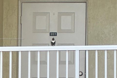 Снять в аренду кондоминиум в Дорал, Флорида 4 спальни, 181.16м2, № 1948501 - фото 9