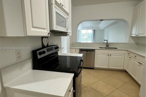 Снять в аренду кондоминиум в Дорал, Флорида 4 спальни, 181.16м2, № 1948501 - фото 24