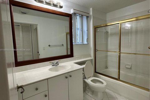 Снять в аренду кондоминиум в Дорал, Флорида 4 спальни, 181.16м2, № 1948501 - фото 18