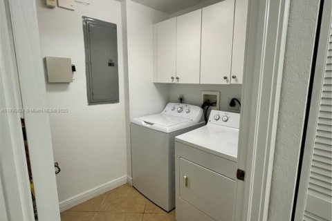 Снять в аренду кондоминиум в Дорал, Флорида 4 спальни, 181.16м2, № 1948501 - фото 17