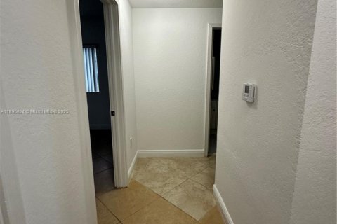 Снять в аренду кондоминиум в Дорал, Флорида 4 спальни, 181.16м2, № 1948501 - фото 14