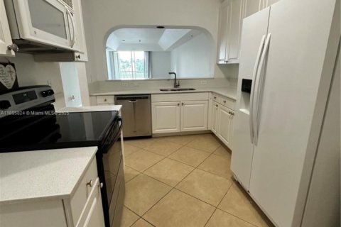 Снять в аренду кондоминиум в Дорал, Флорида 4 спальни, 181.16м2, № 1948501 - фото 26