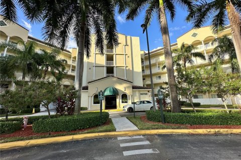 Снять в аренду кондоминиум в Дорал, Флорида 4 спальни, 181.16м2, № 1948501 - фото 3