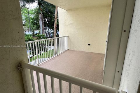 Снять в аренду кондоминиум в Дорал, Флорида 4 спальни, 181.16м2, № 1948501 - фото 10