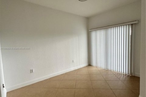 Снять в аренду кондоминиум в Дорал, Флорида 4 спальни, 181.16м2, № 1948501 - фото 21