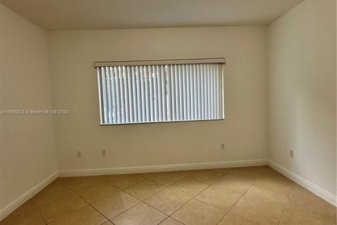 Снять в аренду кондоминиум в Дорал, Флорида 4 спальни, 181.16м2, № 1948501 - фото 29