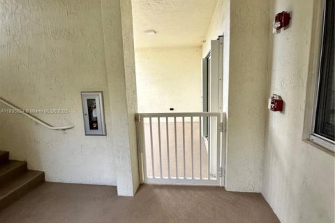 Снять в аренду кондоминиум в Дорал, Флорида 4 спальни, 181.16м2, № 1948501 - фото 11