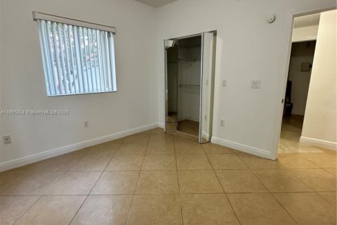 Снять в аренду кондоминиум в Дорал, Флорида 4 спальни, 181.16м2, № 1948501 - фото 16