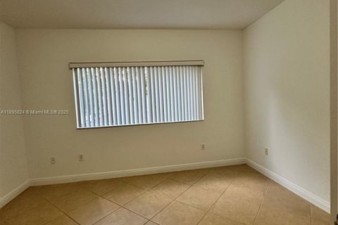 Снять в аренду кондоминиум в Дорал, Флорида 4 спальни, 181.16м2, № 1948501 - фото 28