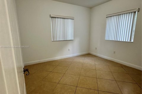 Снять в аренду кондоминиум в Дорал, Флорида 4 спальни, 181.16м2, № 1948501 - фото 15