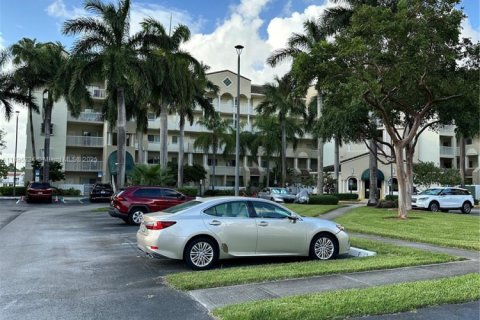 Снять в аренду кондоминиум в Дорал, Флорида 4 спальни, 181.16м2, № 1948501 - фото 6