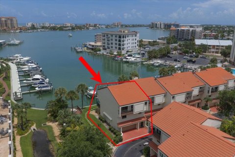 Townhouse in Clearwater, Florida 3 bedrooms, 175.21 sq.m. № 2235583
