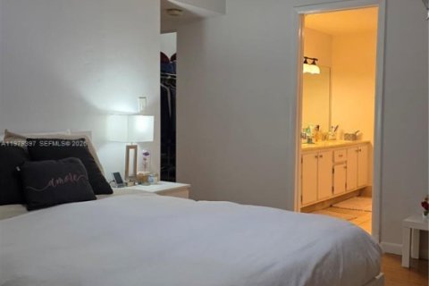 Copropriété à louer à Miami, Floride: 3 chambres, 130.06 m2 № 2049293 - photo 12