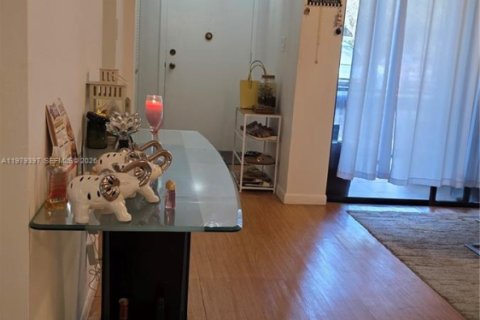 Copropriété à louer à Miami, Floride: 3 chambres, 130.06 m2 № 2049293 - photo 6