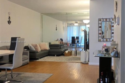 Copropriété à louer à Miami, Floride: 3 chambres, 130.06 m2 № 2049293 - photo 2