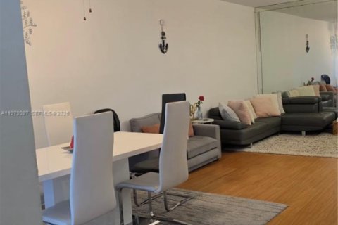 Copropriété à louer à Miami, Floride: 3 chambres, 130.06 m2 № 2049293 - photo 7