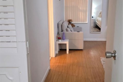 Copropriété à louer à Miami, Floride: 3 chambres, 130.06 m2 № 2049293 - photo 27