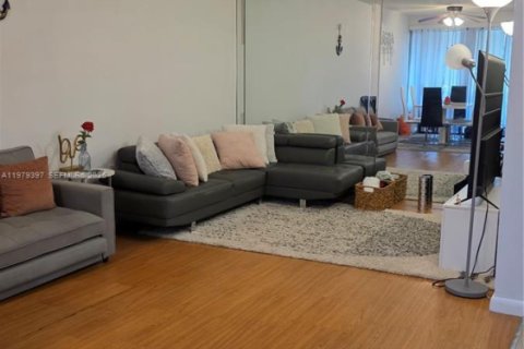 Copropriété à louer à Miami, Floride: 3 chambres, 130.06 m2 № 2049293 - photo 3