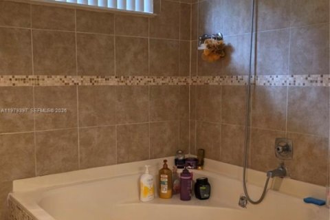 Copropriété à louer à Miami, Floride: 3 chambres, 130.06 m2 № 2049293 - photo 20